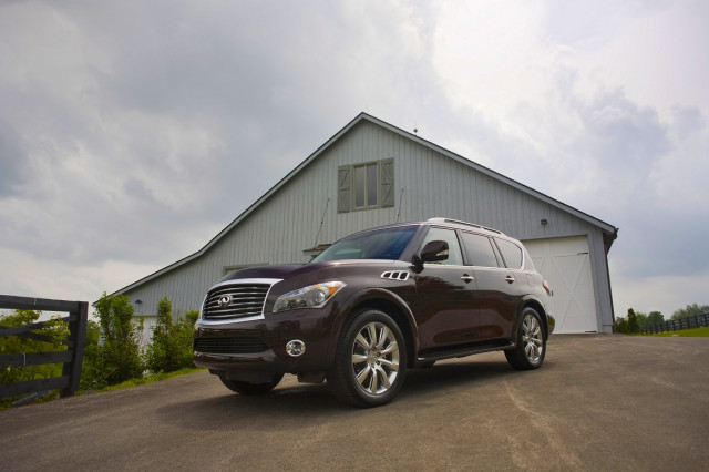 2013 Infiniti QX56 (3).jpg